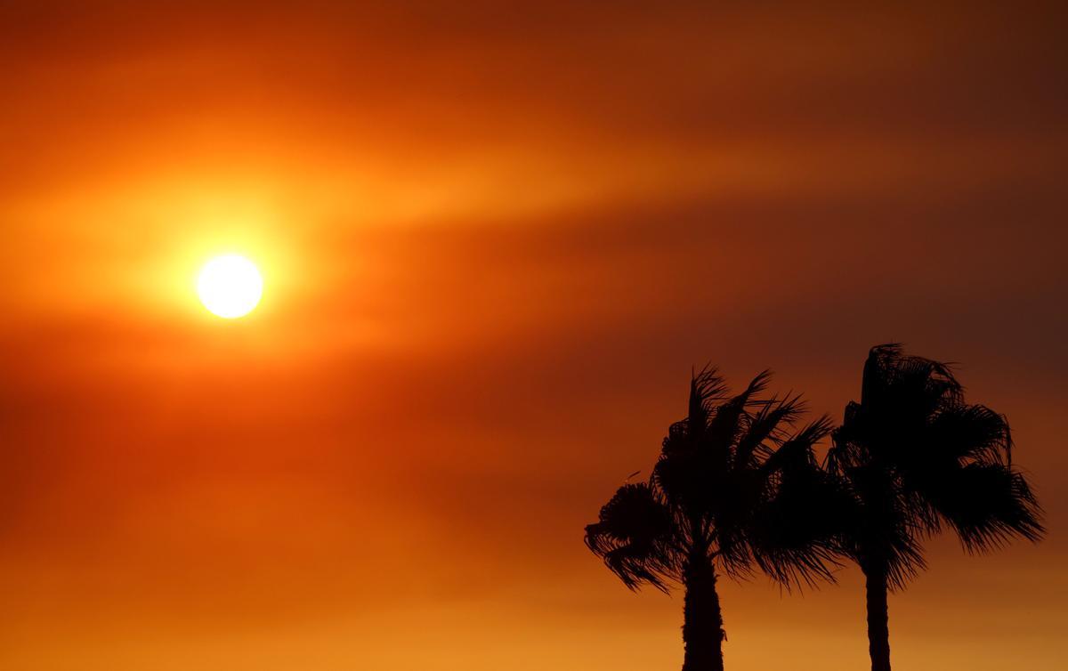 Lucha sin tregua contra el fuego en Hemet (California)