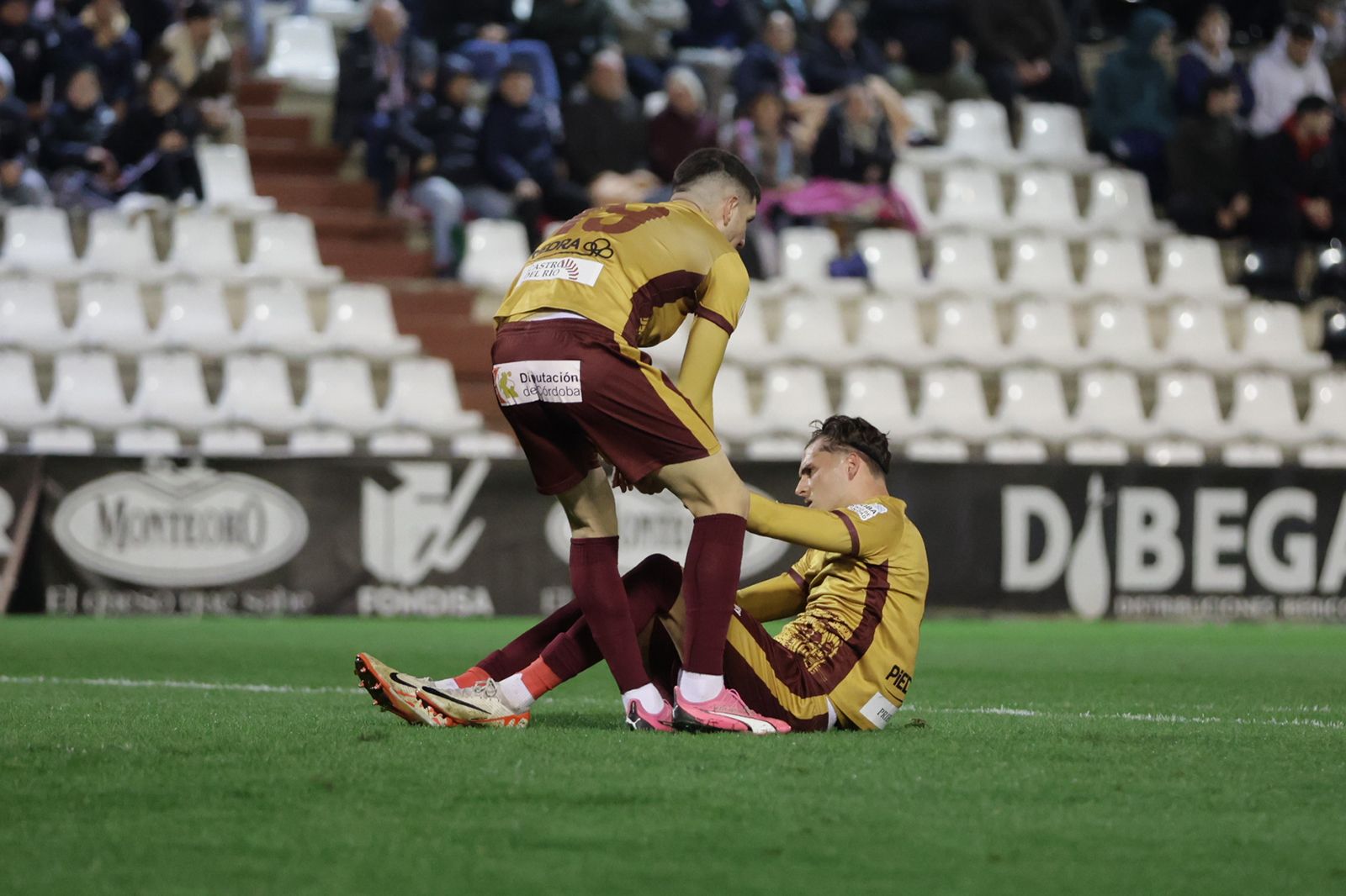 Mérida-Córdoba CF: las imágenes del partido en el Estadio Romano