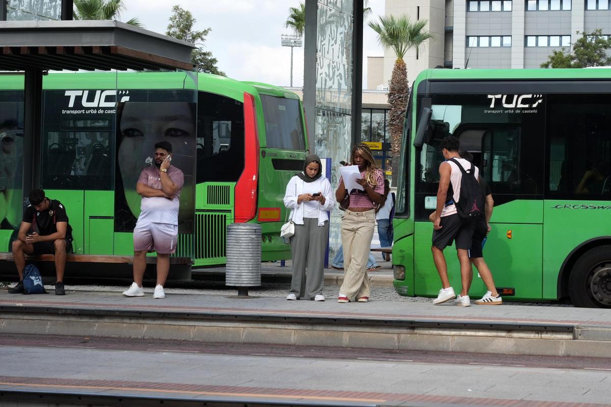 Los más jóvenes son los principales demandantes del pago con tarjeta.