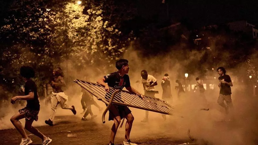 Así fueron los disturbios en Francia tras la victoria del PSG: más de 700 detenidos y siete policías heridos