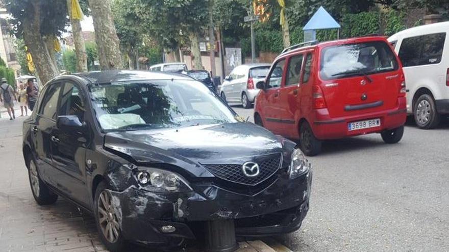 Estat en què ha quedat el vehicle, aquest dilluns al migdia