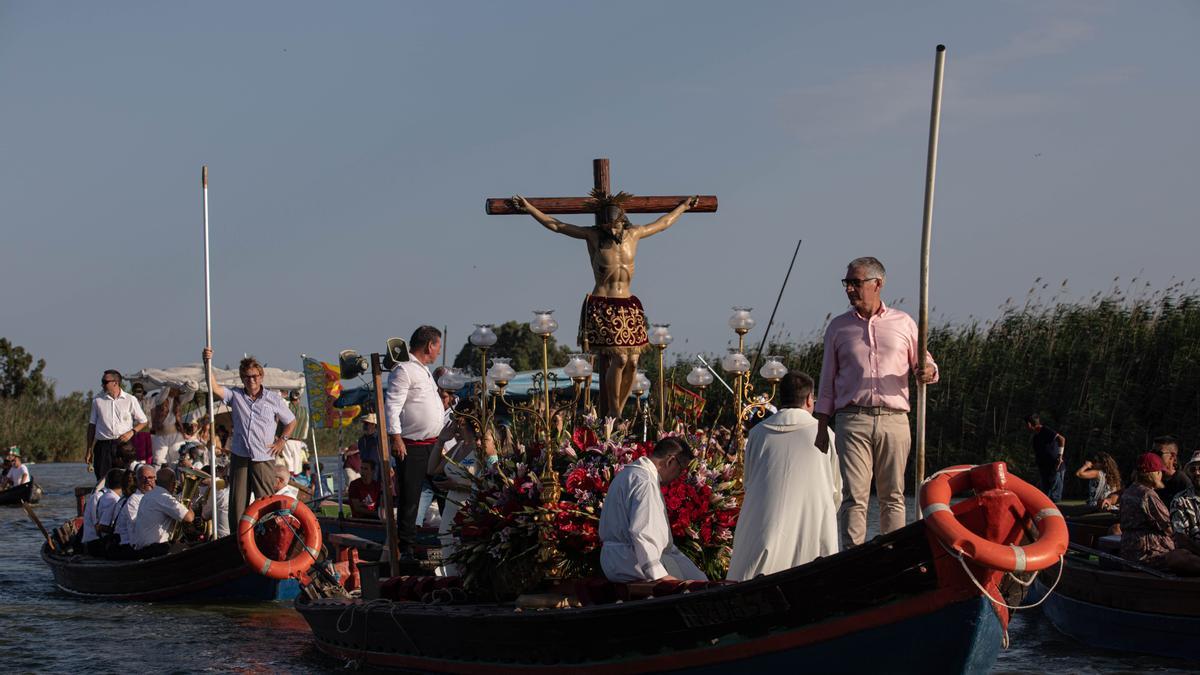 Así ha sido la romería en barca del Cristo de la Salud de El Palmar