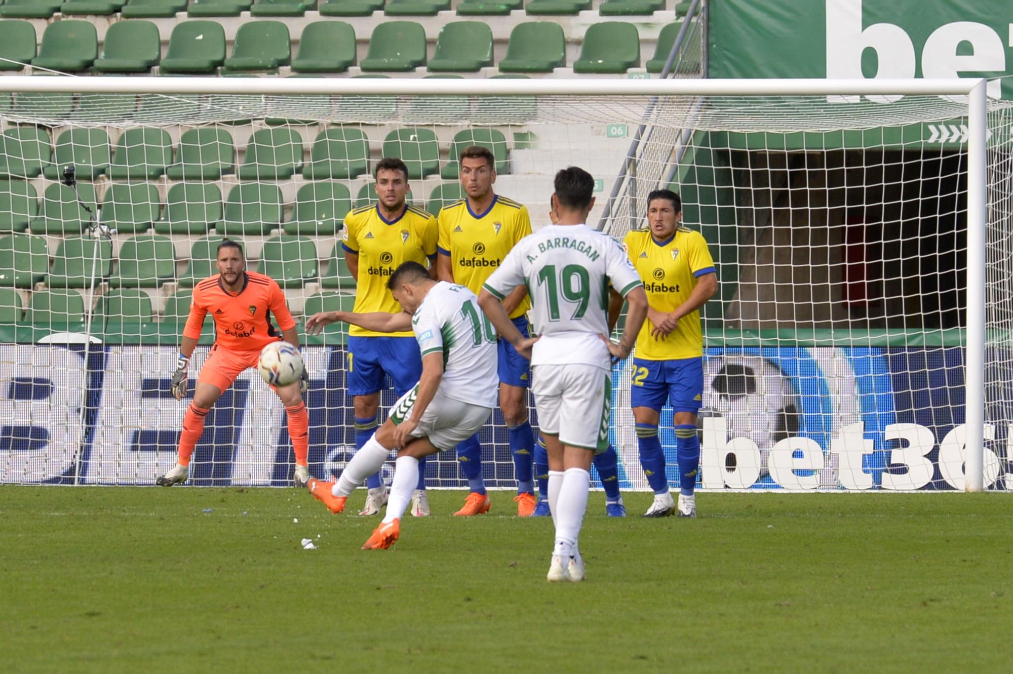 Las mejores imágenes del Elche - Cádiz