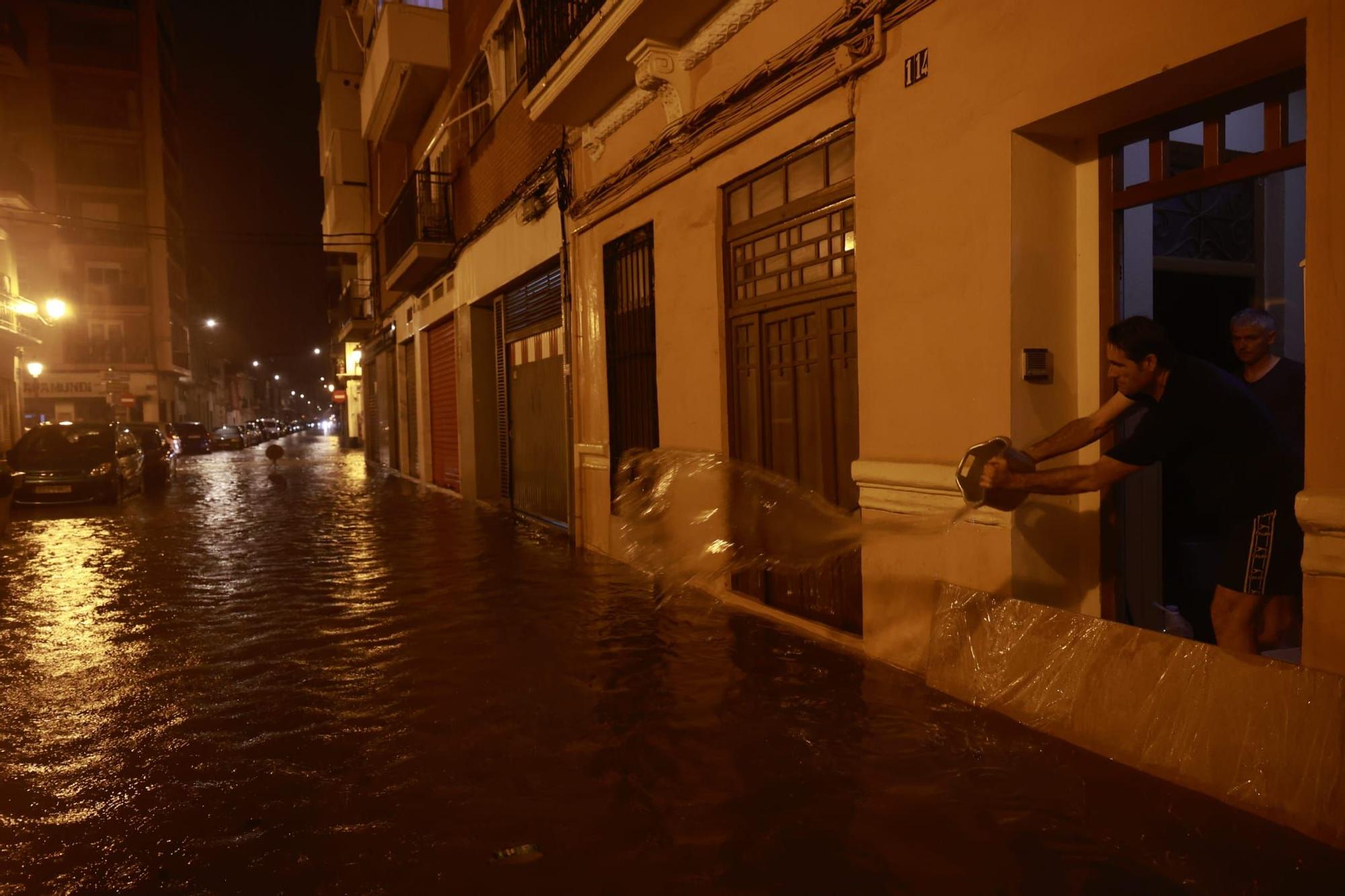 Las lluvias torrenciales descargan con fuerza sobre Valencia