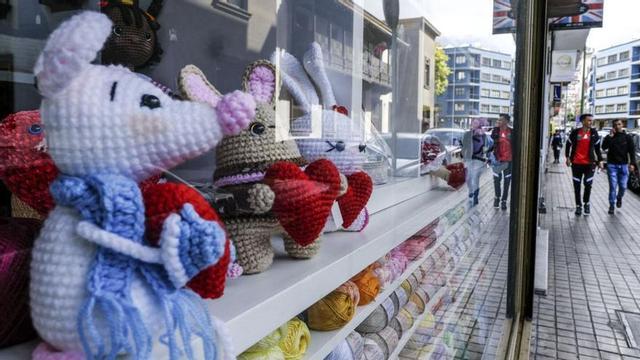 Un escaparate decorado con motivos de San Valentín en la capital grancanaria. | |