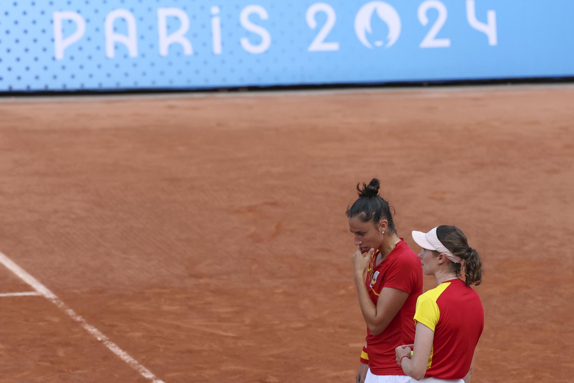 Cristina Bucsa y Sara Sorribes durante los cuartos de final de dobles de tenis de los Juegos Olímpicos.