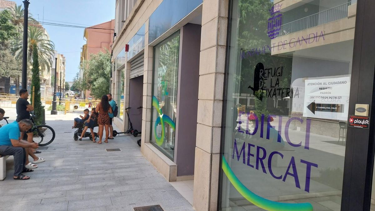 La Oficina del Padrón de Gandia, situada en el Edifici del Mercat, en la céntrica calle de les Carmelites.