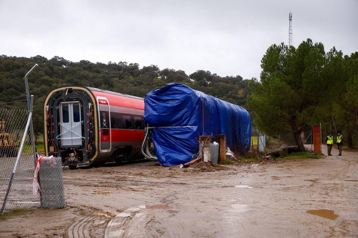 Coches del Iryo, precintados en la zona cero de Adamuz.