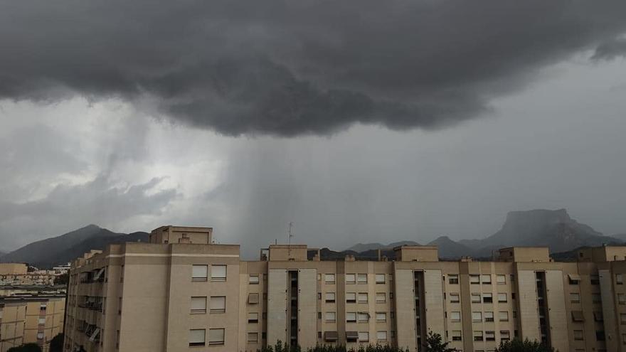 Elda durante una fuerte tormenta.