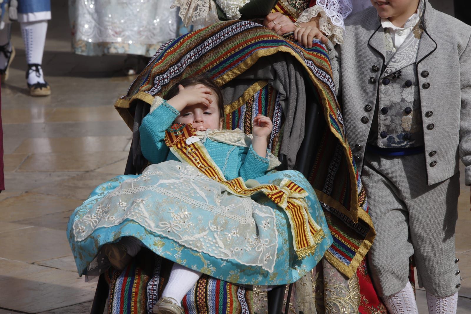 Desbordante emoción en las primeras fotos de la ofrenda de fallas 2024