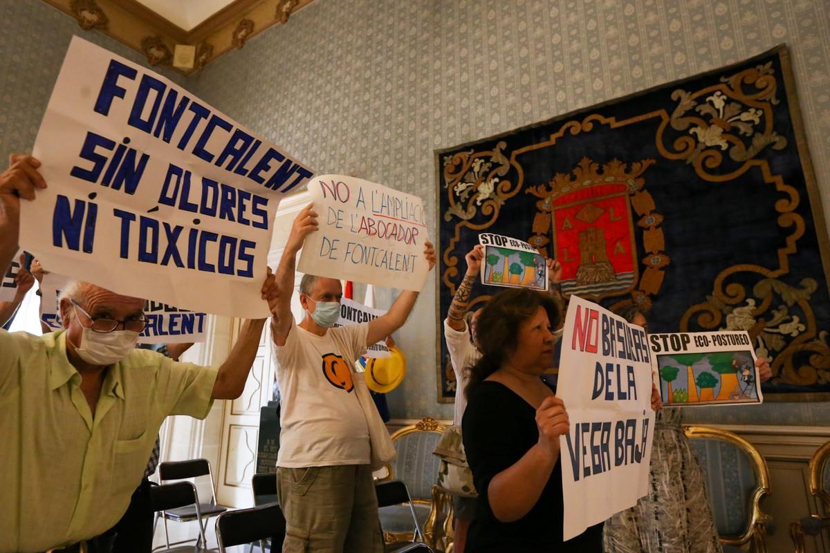 Imagen de la protesta de los vecinos de Fontcalent en el Pleno