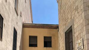 Travesía del Biombo, la calle más corta de Madrid.