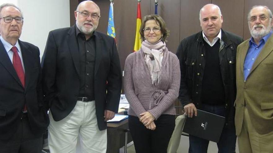 Utiel-Requena y Alicante mantienen el pleito en las DO pese a mediar Cebrián