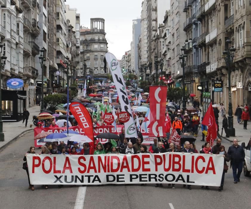 Miles de manifestantes piden una sanidad pública de calidad // Alba Villar