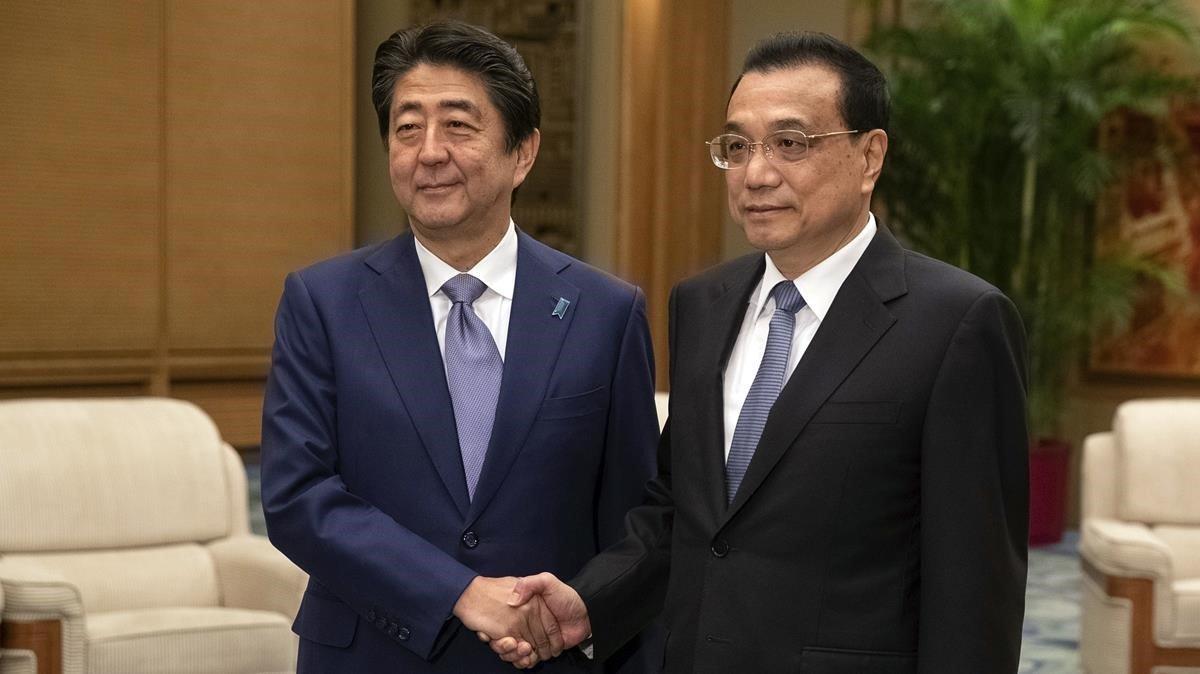 fcasals45611423 chinese premier li keqiang  right  and japanese prime minist181025124747