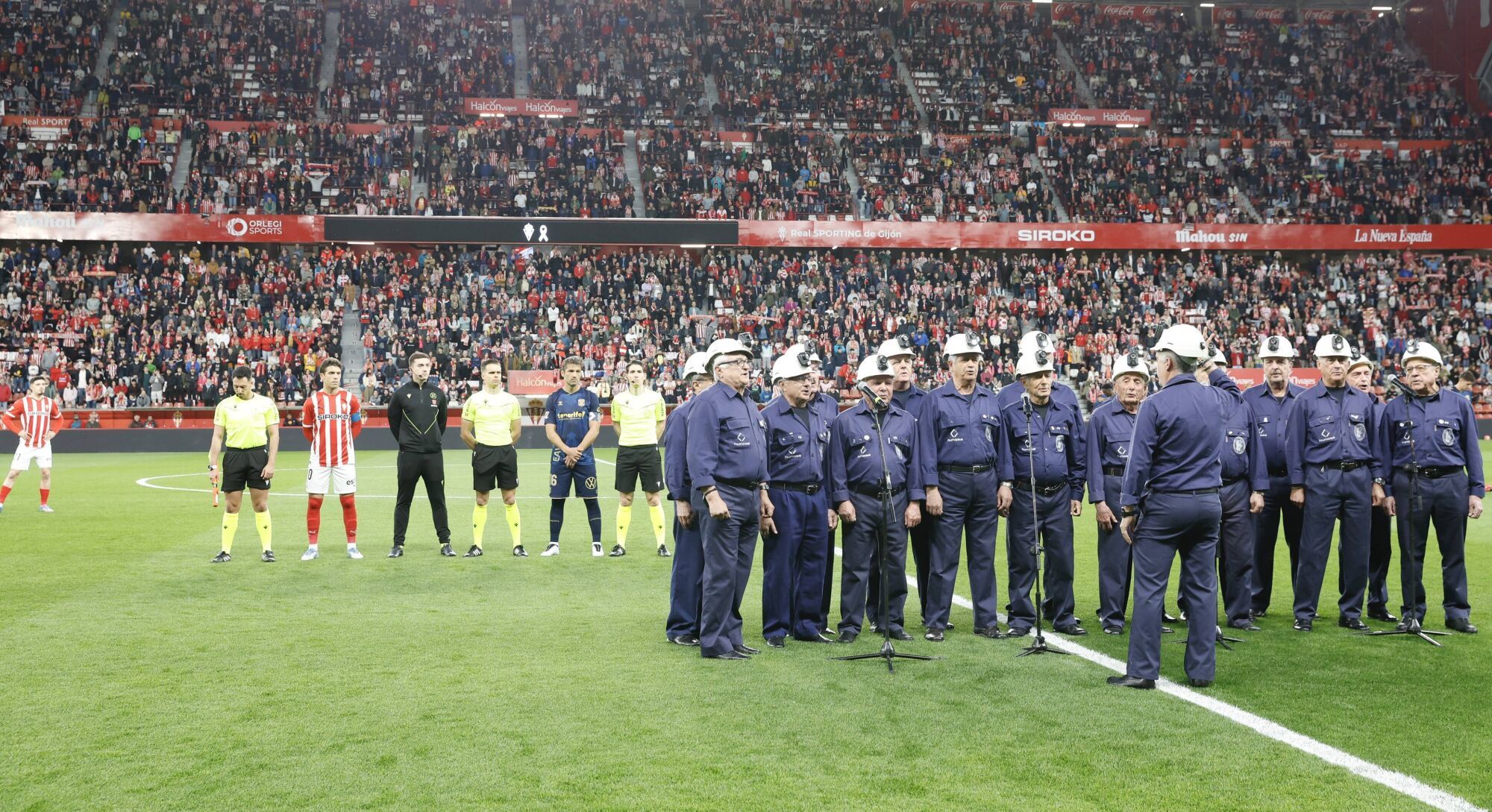 EN IMÁGENES: El Sporting - Tenerife disputado en El Molinón