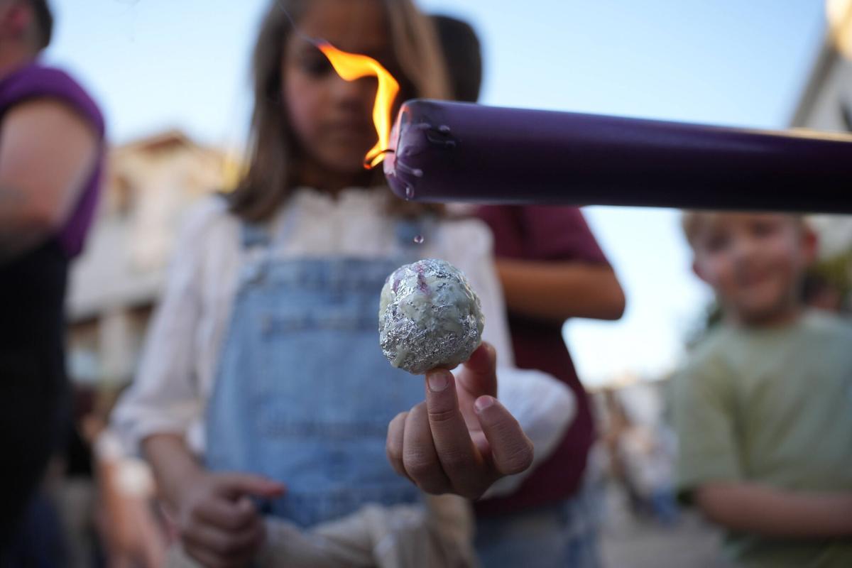 La procesión, por el barrio de San Lorenzo La procesión, por el barrio de San Lorenzo