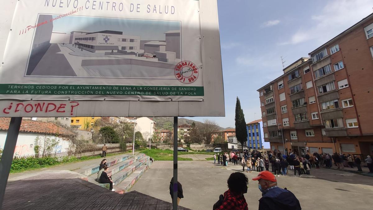 La concentración en los terrenos del futuro centro de Salud.