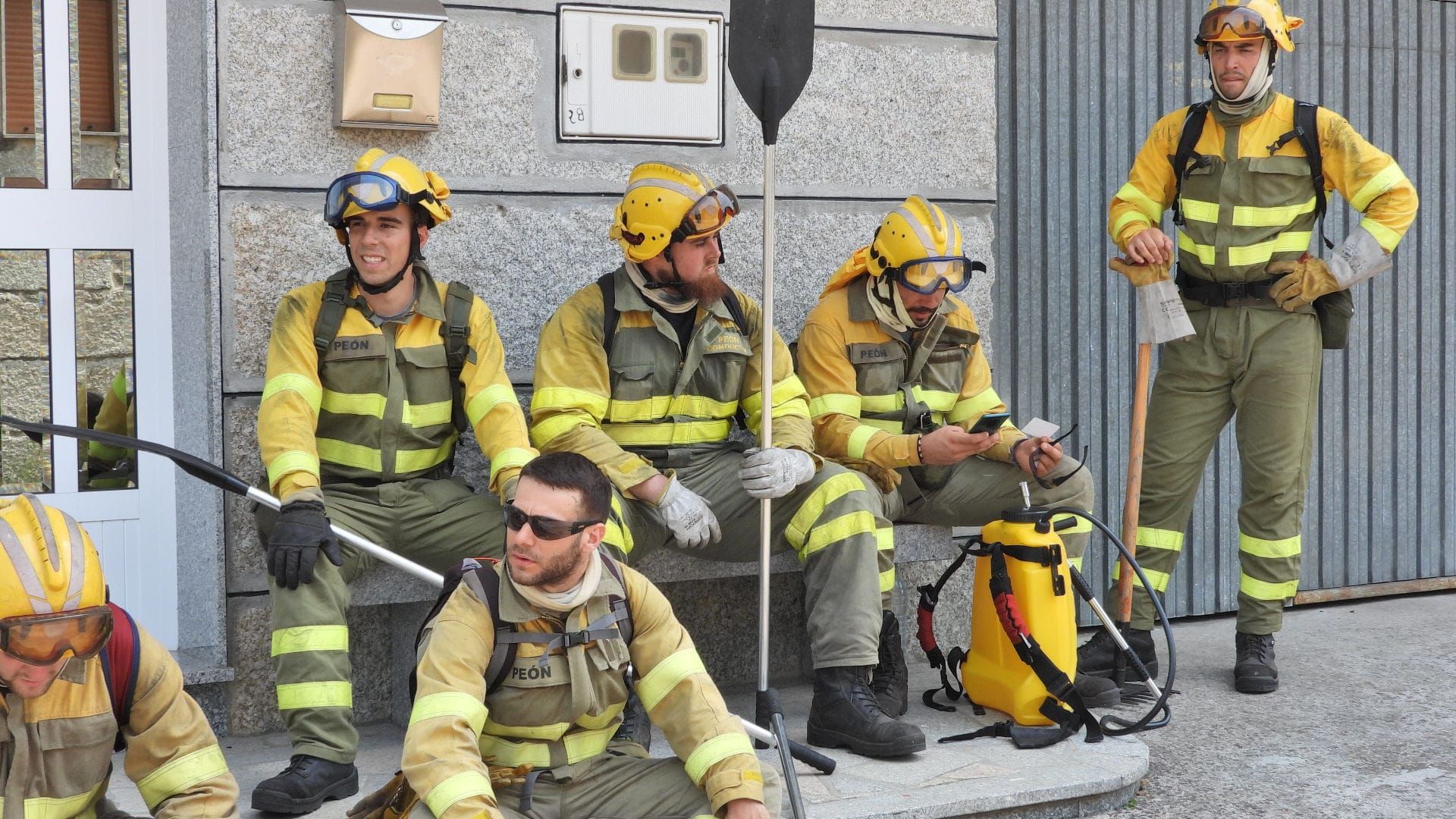 Activos tres incendios en la zona cero de la ola de calor en Galicia