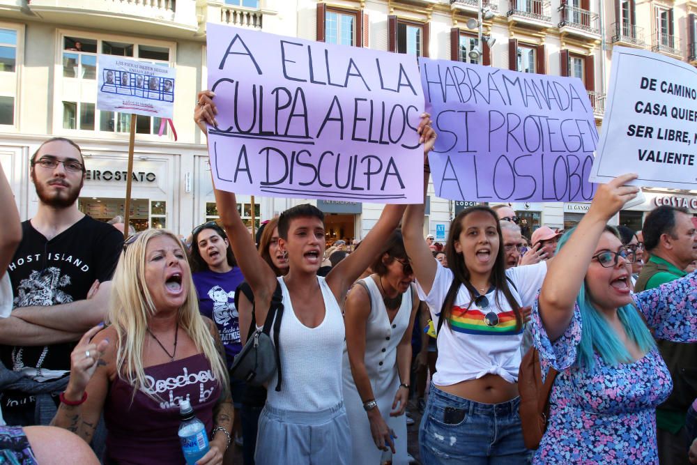 Málaga se echa a la calle contra la puesta en libertad de 'La Manada'