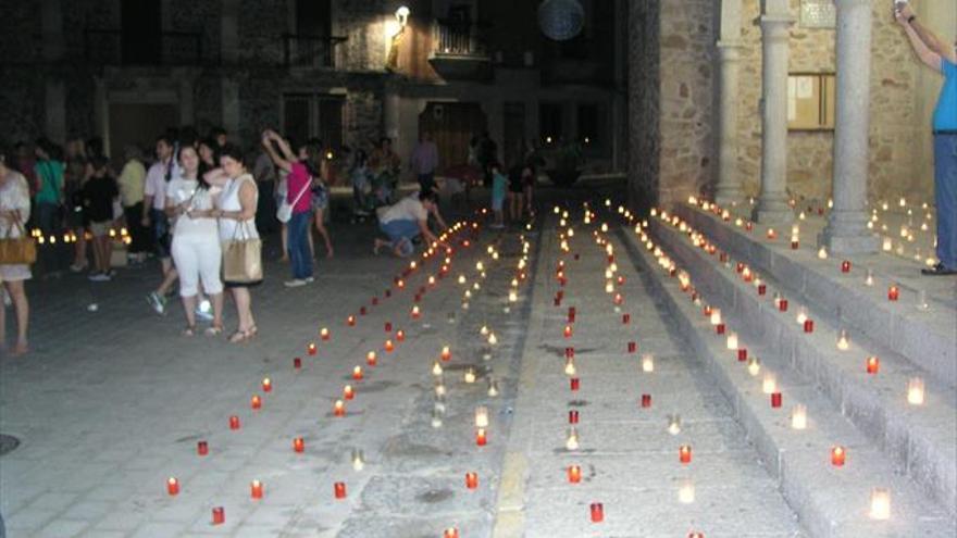 El casco histórico acoge esta noche el mercado de las velas