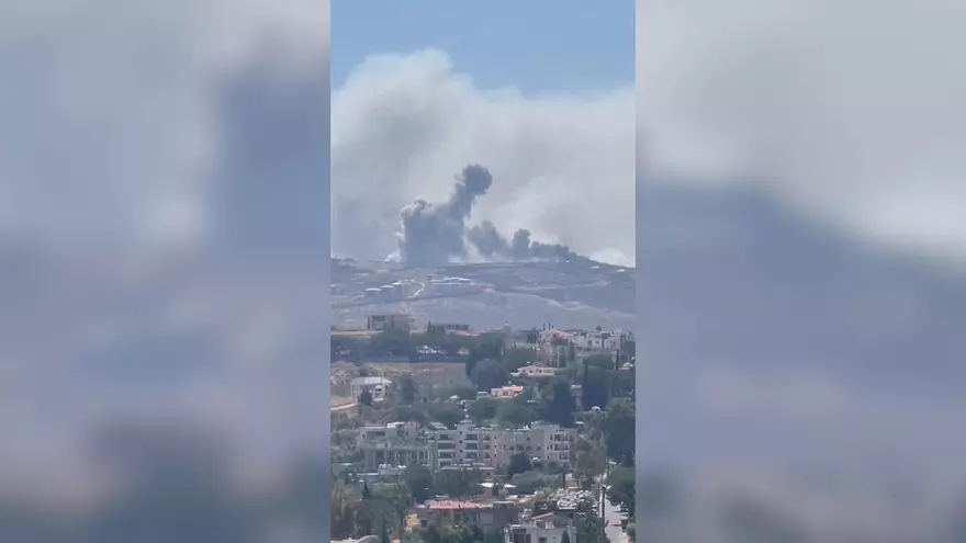 La fuerza aérea de Israel bombardea las montañas cerca de la ciudad libanesa de Nabatieh
