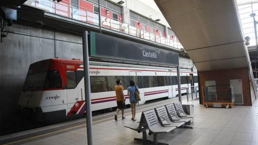 Renfe pone autobuses de Valencia a Castelló para paliar la falta de trenes