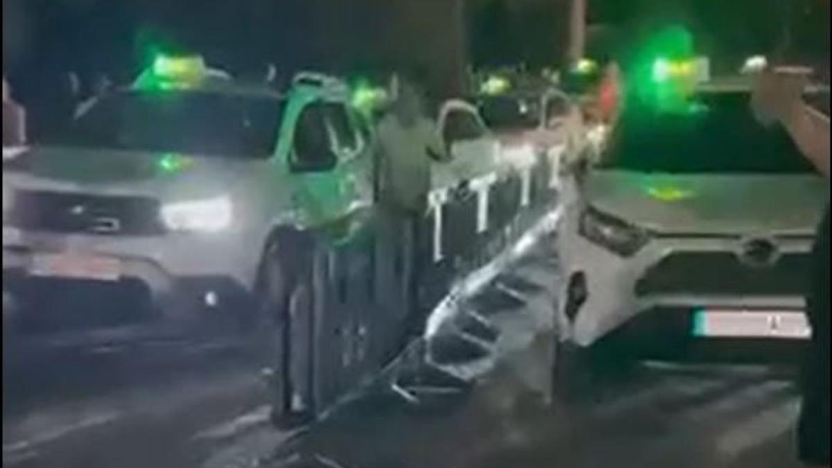 Captura de vídeo de una de las colas en la parada de [UNVRS].