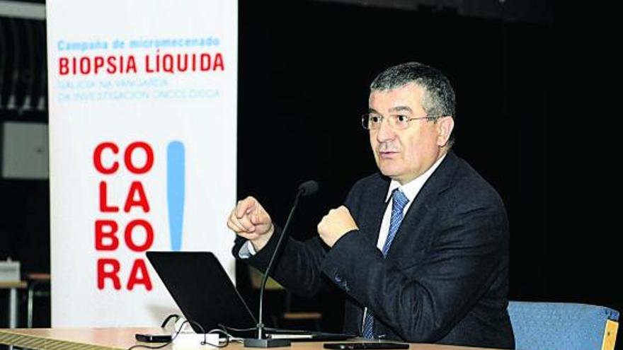 Rafael López, jefe del Servicio de Oncología Médica-Oncomet del CHUS y coordinador científico del simposio. |   // BERNABÉ