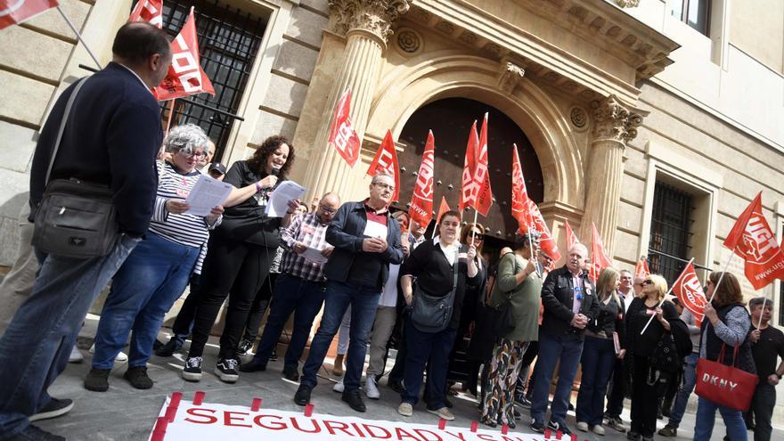 Los sindicatos recuerdan a los 32 fallecidos en accidente laboral en 2023