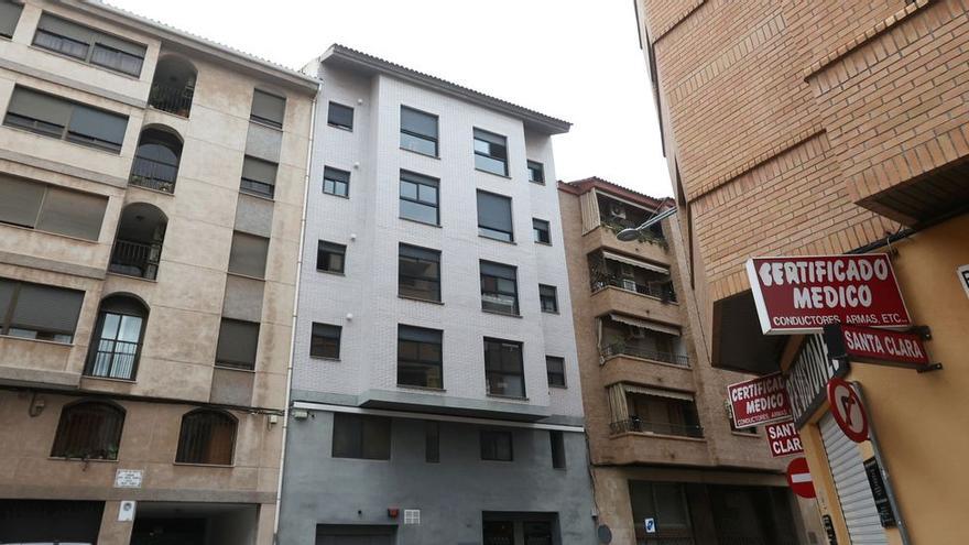 Fachada del edificio de la calle Dean Martí okupado íntegramente.