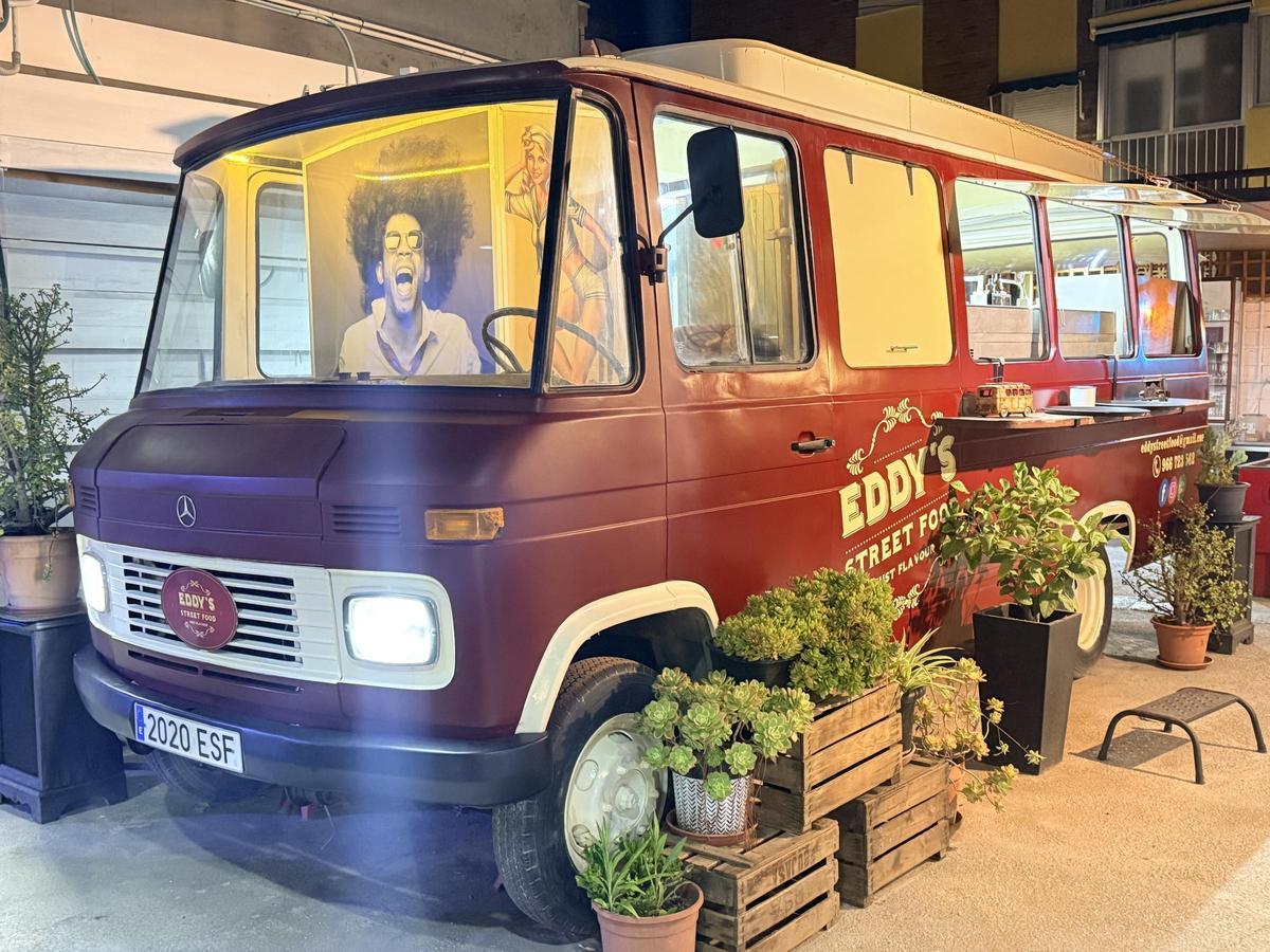 Eddy’s Street Food se ha consolidado como una hamburguesería de referencia en Guardamar del Segura, con sede fija en Carrer Lepanto 21.