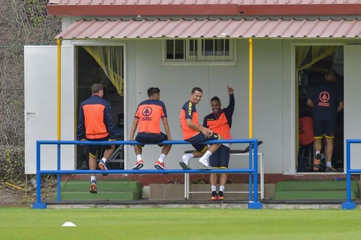Entrenamiento de la UD Las Palmas, con el nuevo ... Entrenamiento de la UD Las Palmas, con el nuevo ...