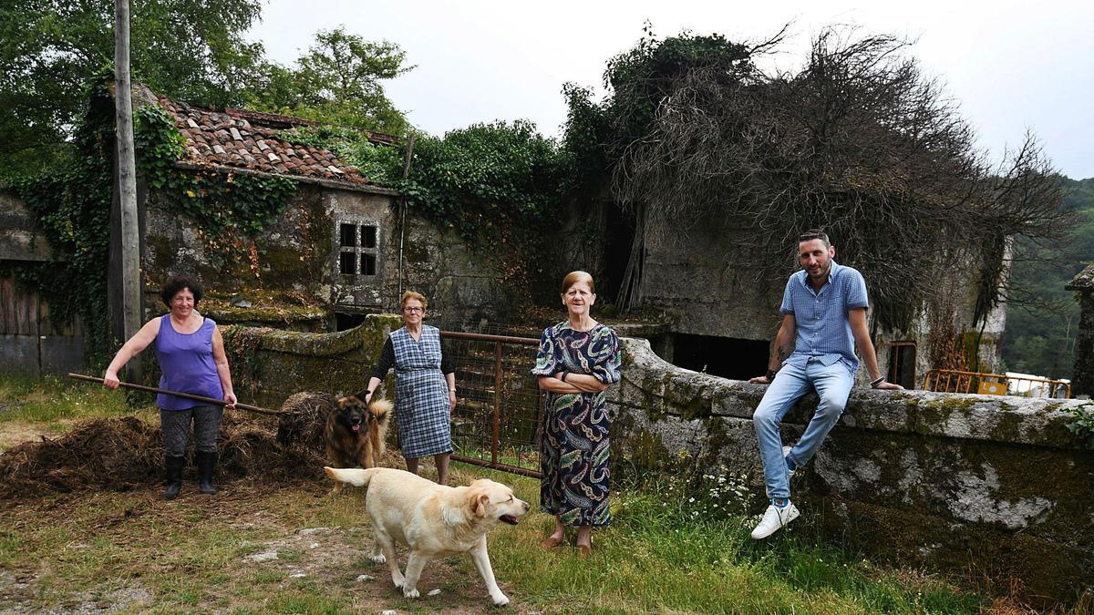 Daniel Álvarez, LidiaCaramés y AliciaBarreiro y PIlar Durán en Cavadosa. 