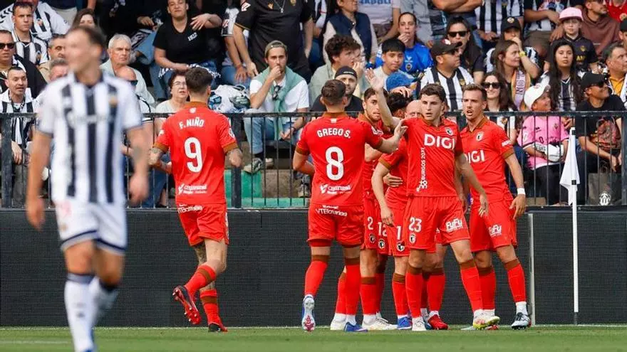 Curro volvió a poner las tablas en el marcador tras anotar de penalti