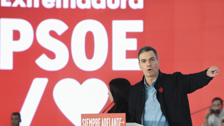 Pedro Sánchez, en el mitin del PSOE en Mérida.