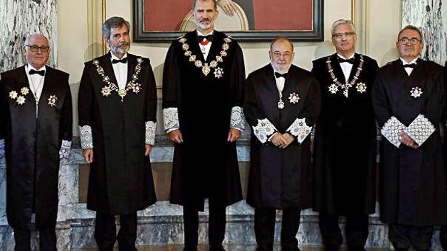 Felip VI amb els membres del Consell General del Poder Judicial