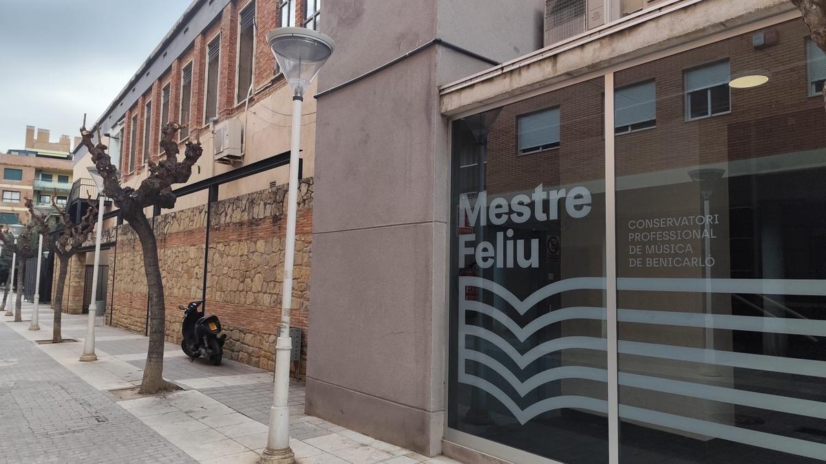 Fachada del Conservatorio Profesional de Música Mestre Feliu en Benicarló.