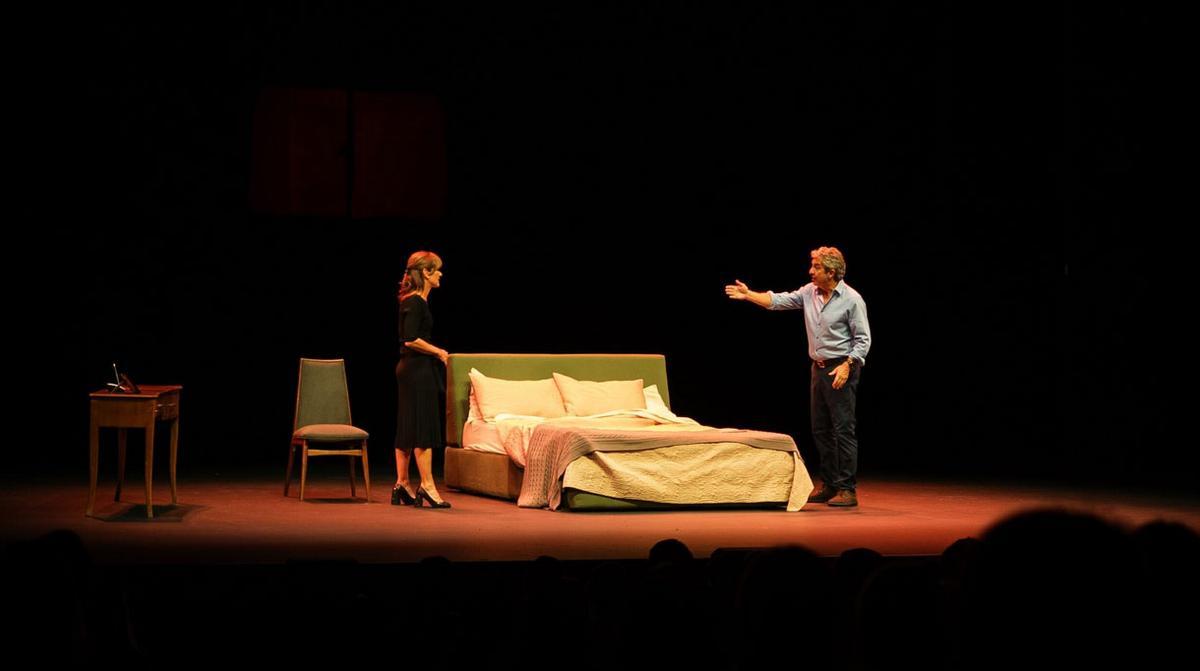 Ricardo Darín y Andrea Pietra en la obra 'Escenas de la vida conyugal'.