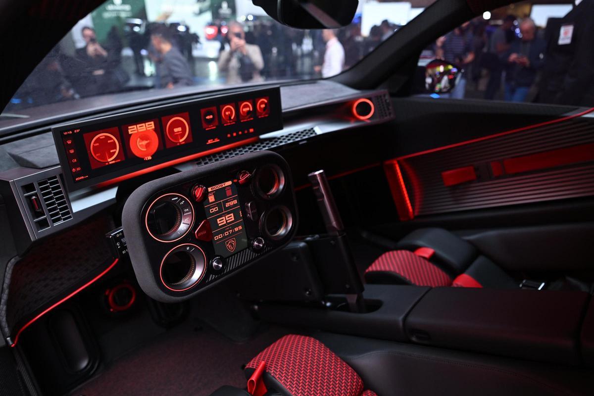 Interior del Peugeot E-T16 Concept