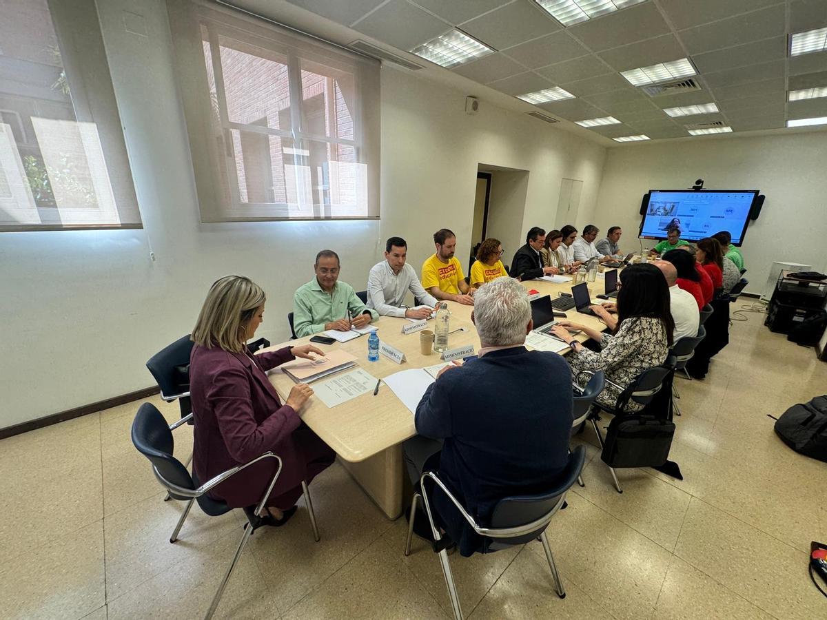 Reunión de la consellera de Educación con los sindicatos este jueves, a cuatro días de la huelga indefinida