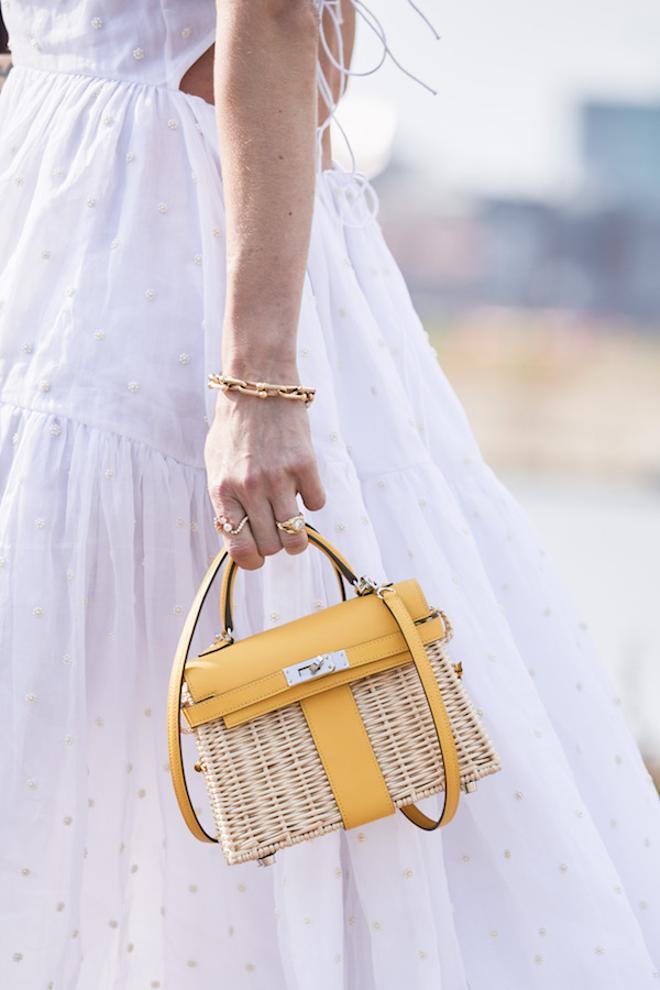 El bolso tipo Birkin en rafia