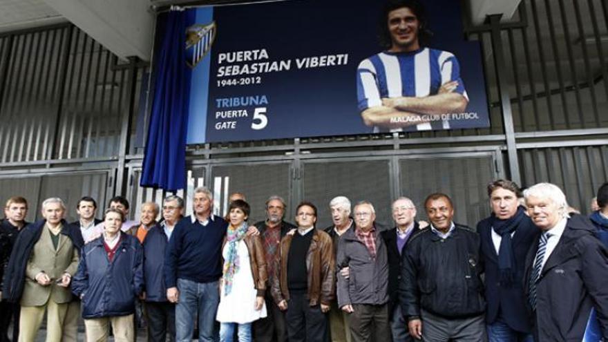 La puerta número 5 de La Rosaleda lleva el nombre de Sebastián  Humberto Viberti desde el 16 de marzo de 2013.