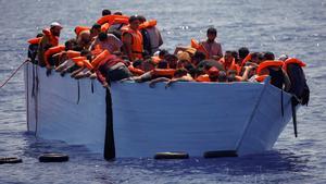 Más de 100 inmigrantes rescatados por Open Arms en la costa de Lampedusa