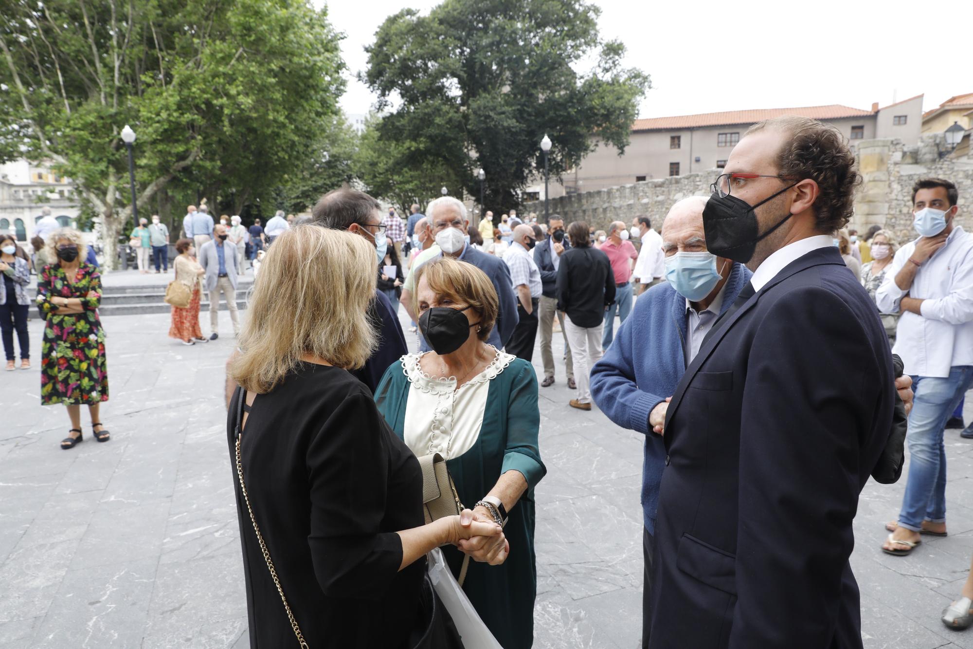 Emocionante despedida a Alfonso Peláez, gijonés “que vivió e hizo vivir la ciudad”