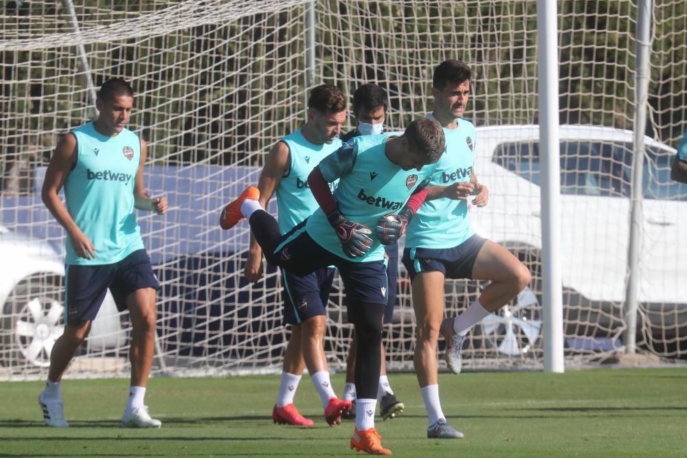 El Levante abre el entrenamiento a los medios