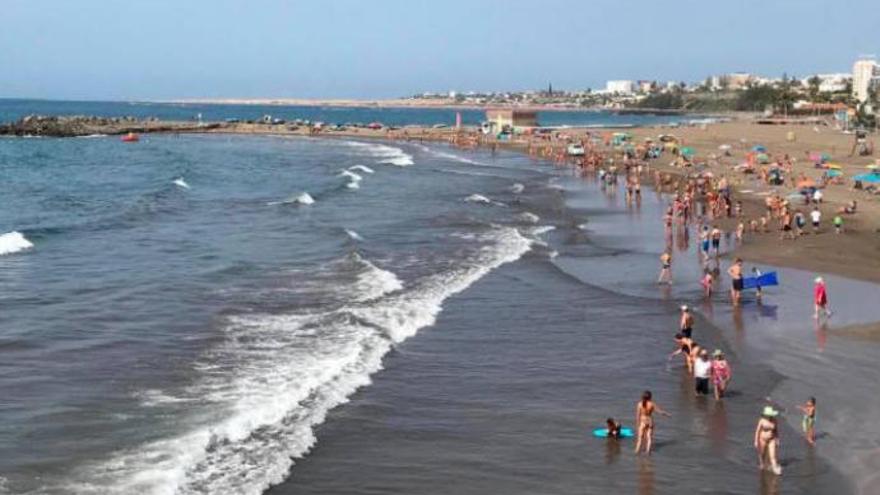 La playa de Las Burras, ante la falsa alarma de tiburón.