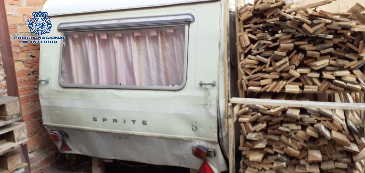 Caravana en la que habitaban tres de las víctimas.