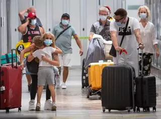 El endurecimiento de las medidas en Reino Unido golpea al turismo canario
