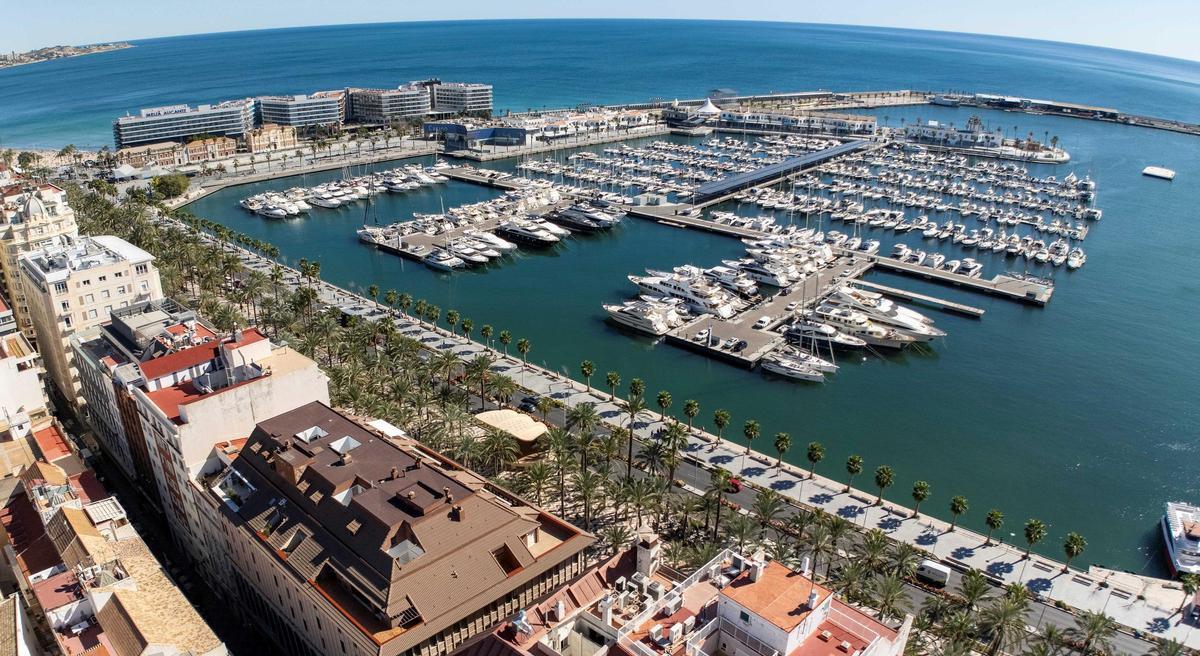 Imagen aérea del Puerto de Alicante.